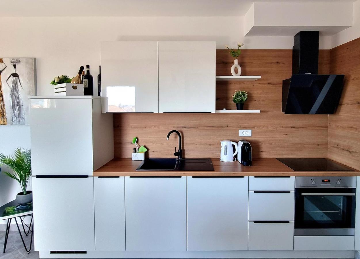 Seaview Apartment Свети свети Филип и Яков Екстериор снимка
